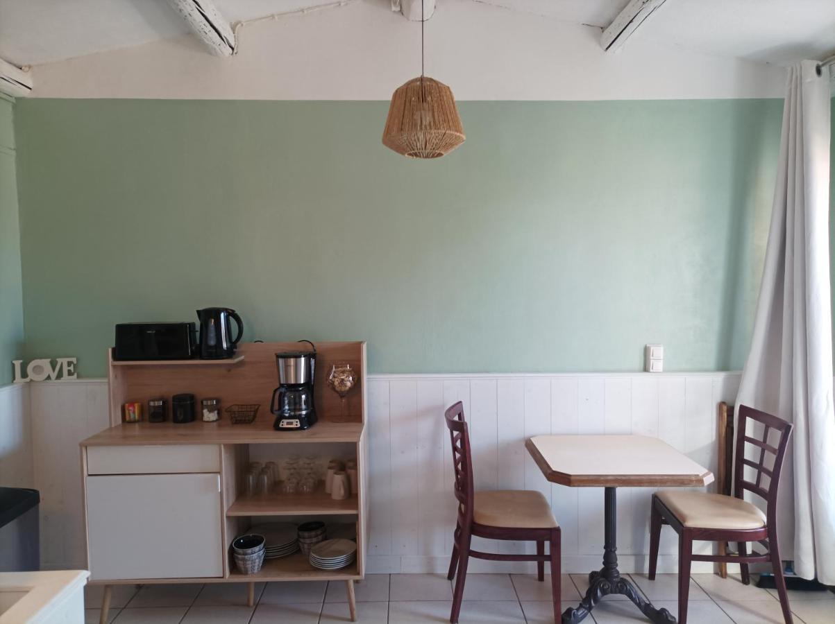 4-Gite 4 Personnes Avec Piscine Saint-Aubin-de-Nabirat Exterior foto